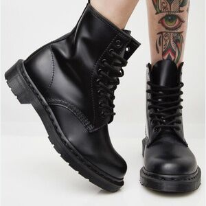 Women's Dr Doc Martens Smooth Leather Ankle Boots Moto Lace Up Lug Sole 5M Black